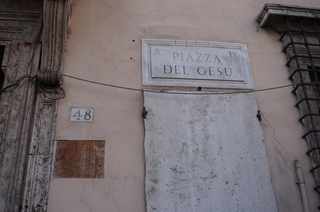 רומא Piazza Del Gesu' Luxury Suites מראה חיצוני תמונה