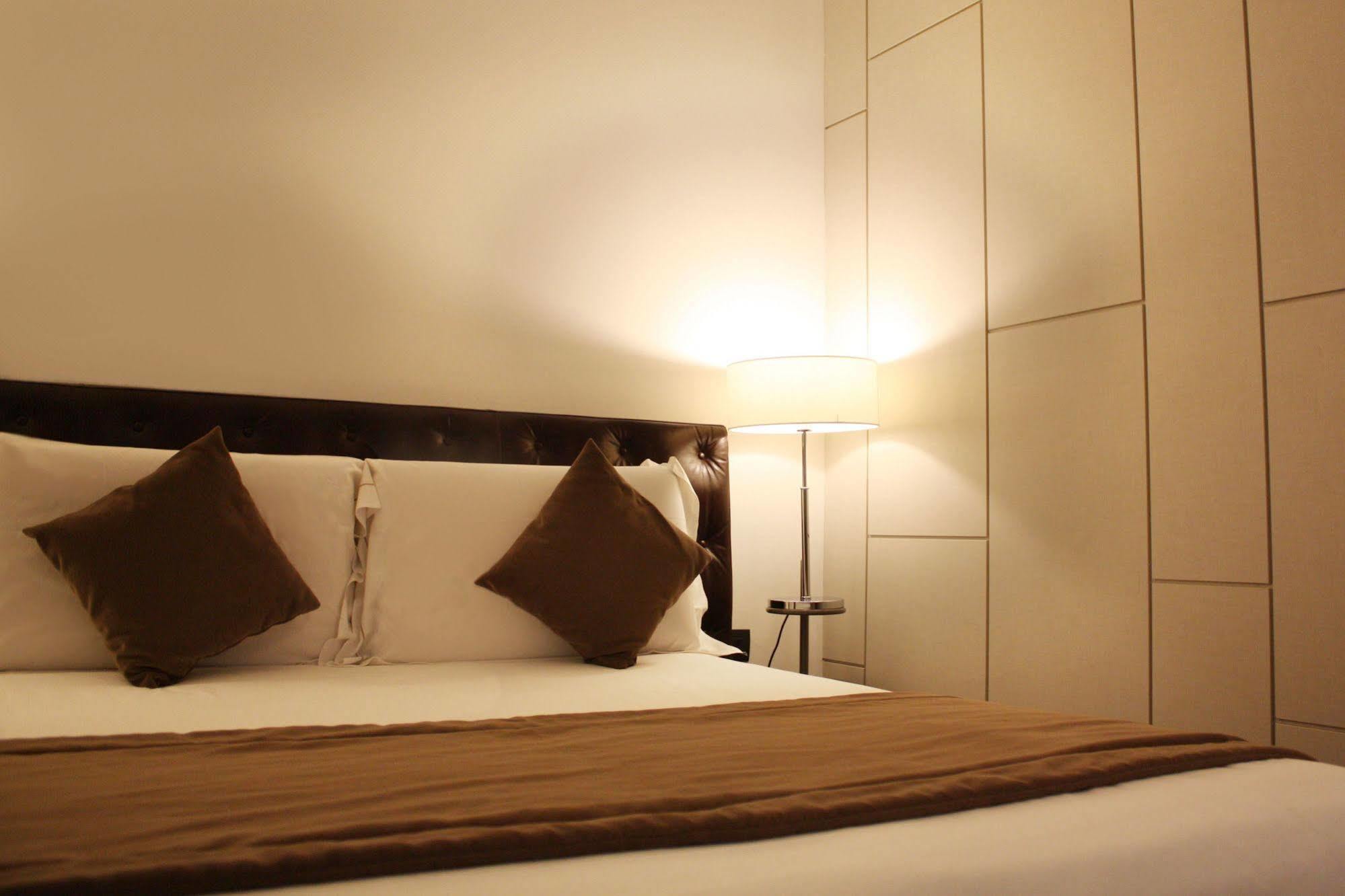 רומא Piazza Del Gesu' Luxury Suites מראה חיצוני תמונה