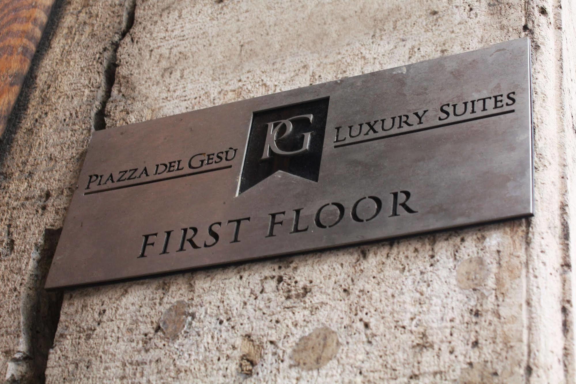 רומא Piazza Del Gesu' Luxury Suites מראה חיצוני תמונה
